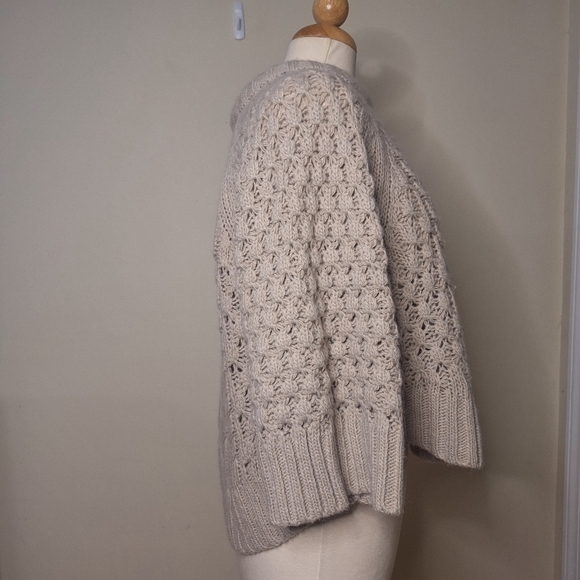 Banana Republic Cream Cable Knit Sweater - Picture 4 of 10